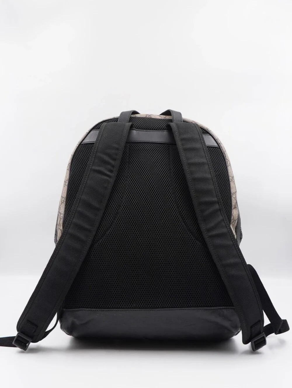 CO25 💟 Gucci GG Supreme Monogram Medium Backpack